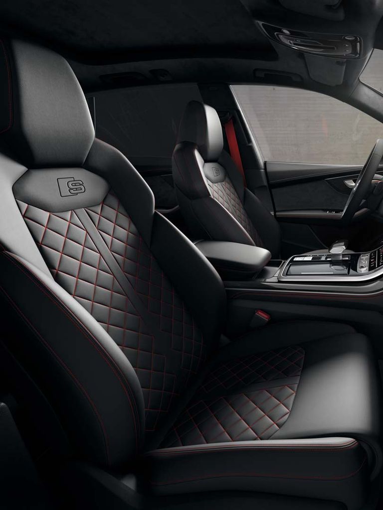 Interior view of the Audi Q7 front area